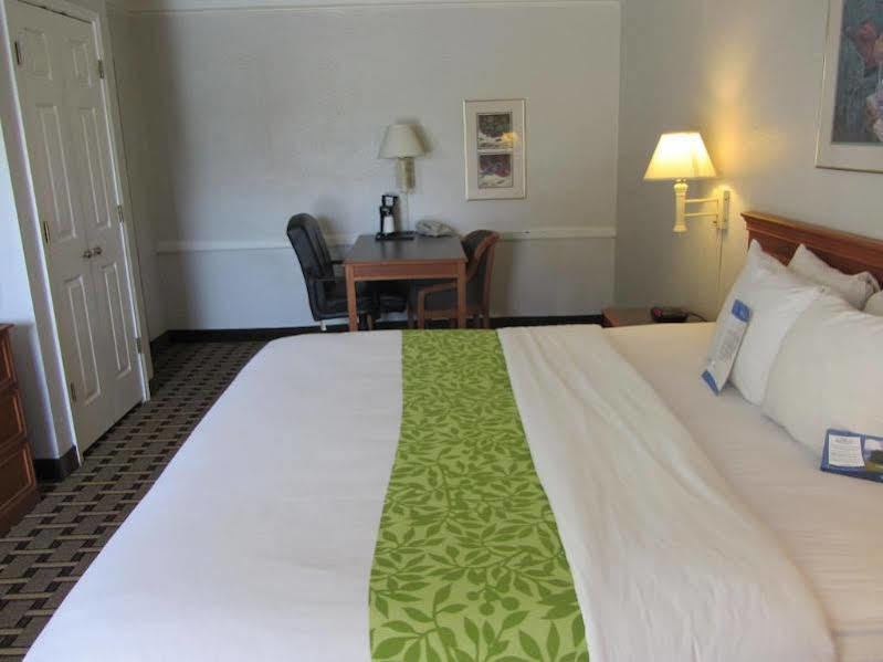 Red Roof Inn Houston North - Fm1960 & I-45 Westfield Eksteriør billede