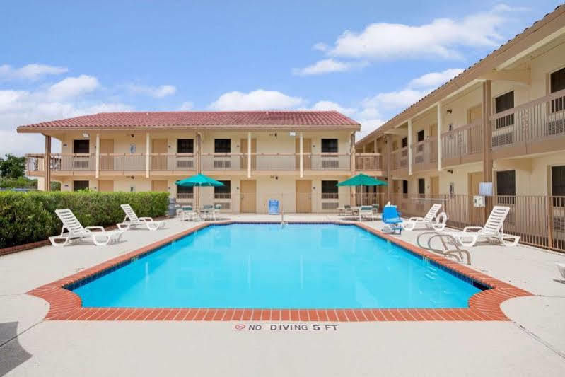 Red Roof Inn Houston North - Fm1960 & I-45 Westfield Eksteriør billede